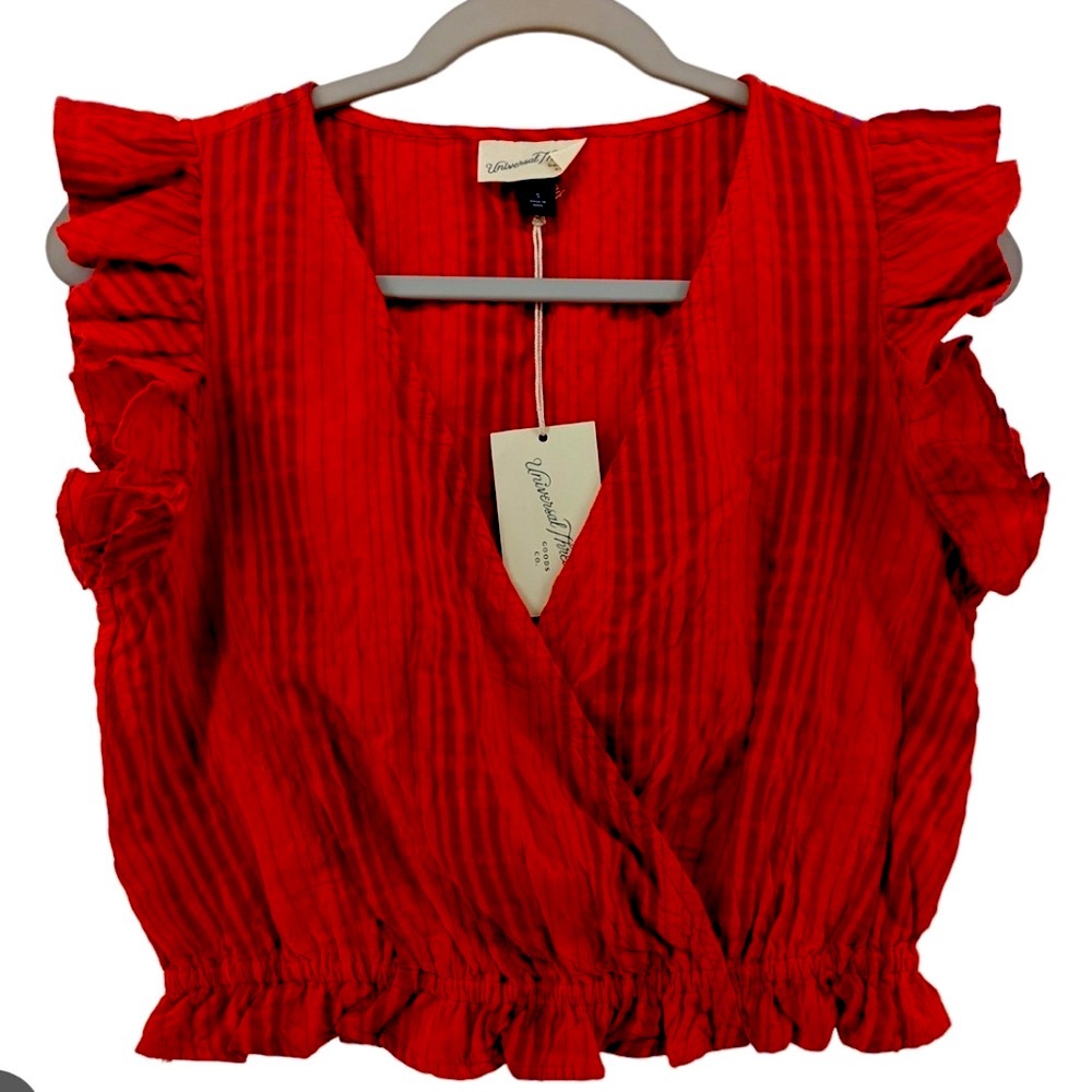 Universal Thread NWT  Ruffle Top